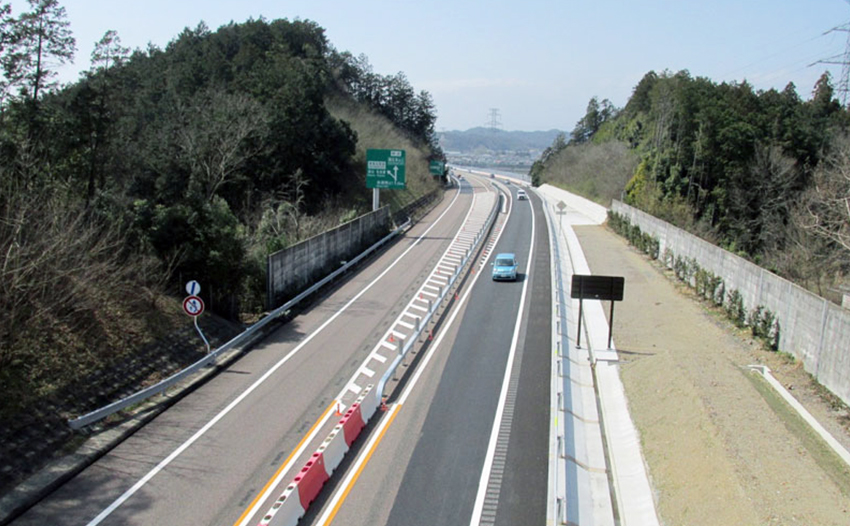 Tokai-kanjo Expressway  Minoseki Junction paving construction