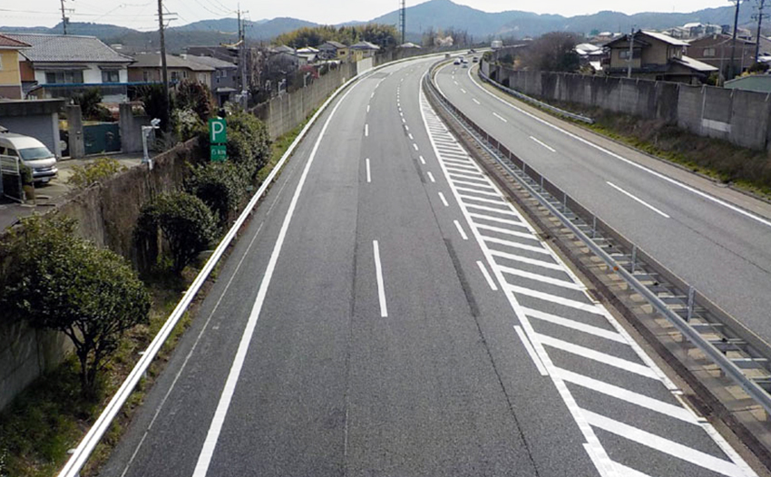 Chuo Expressway  Pavement repair work in Tajimi region