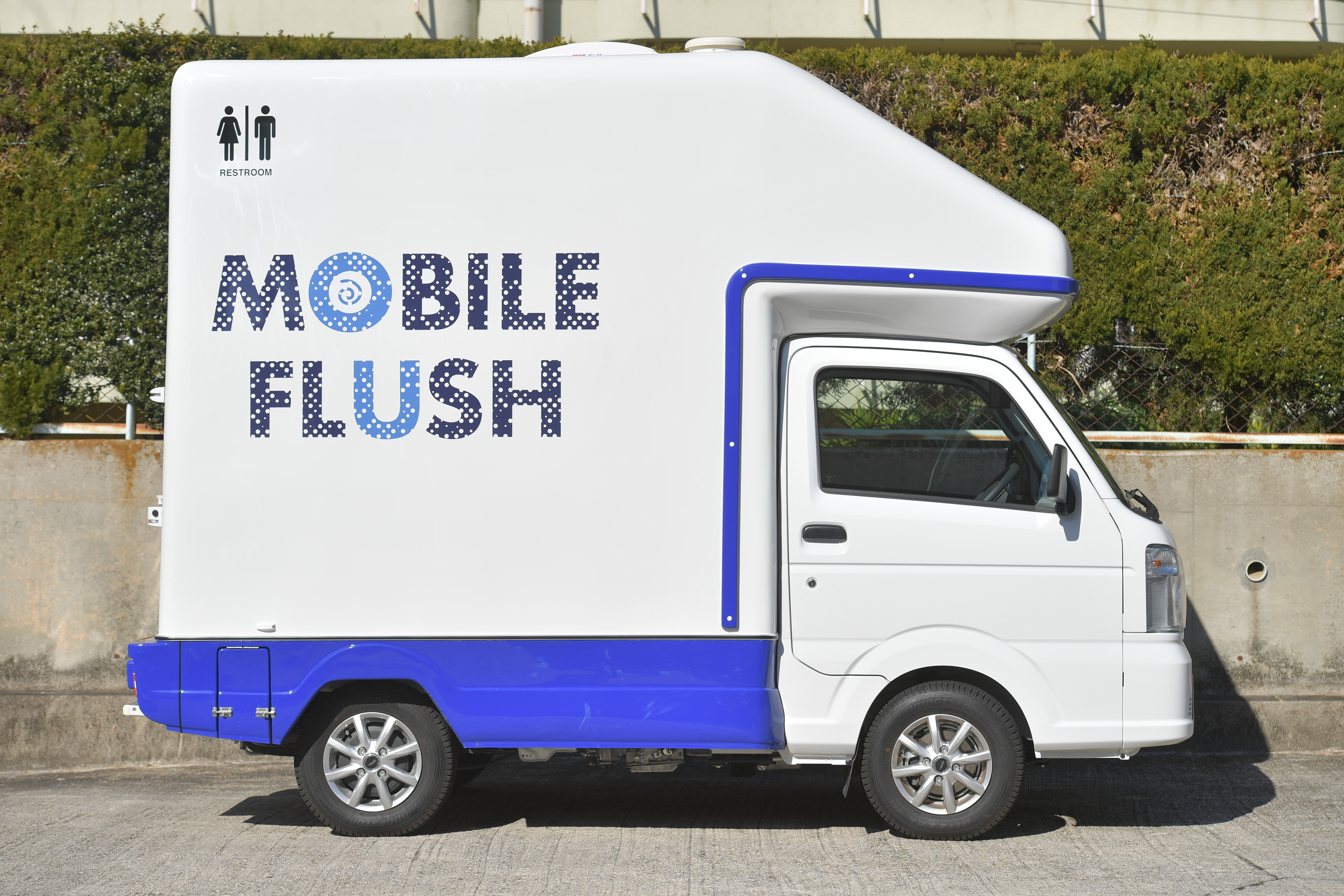 トイレカー 自走式仮設水洗トイレ トイレカー